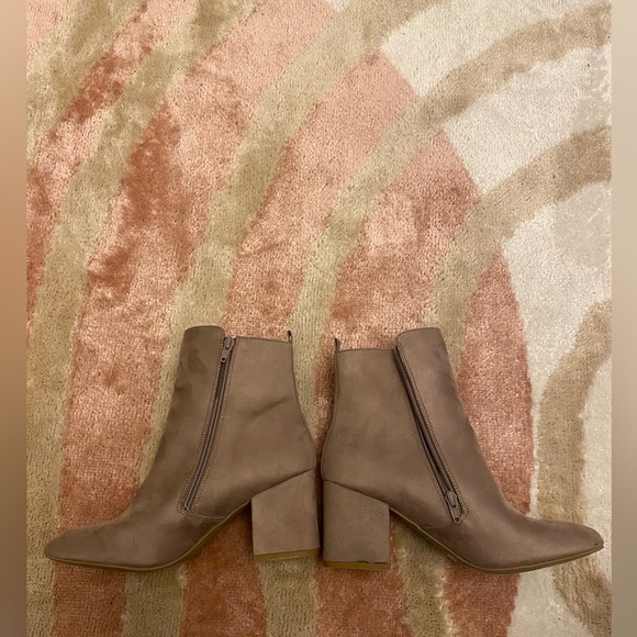 Women’s “Report” booties - Picture 3 of 6